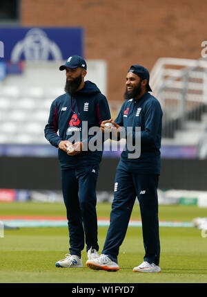 Emirate Riverside, Chester-le-Street, Durham, UK. 2. Juli 2019. ICC World Cup Cricket, Ausbildung und Pressekonferenzen, moeen Ali und Adil Rashid während England's Training am Nachmittag vor der morgigen Finale Gruppe Gruppenspiel gegen Neuseeland Credit: Aktion plus Sport/Alamy leben Nachrichten Stockfoto