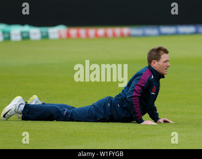 Emirate Riverside, Chester-le-Street, Durham, UK. 2. Juli 2019. ICC World Cup Cricket, Ausbildung und Pressekonferenzen, England Kapitän Eoin Morgan während England's Training am Nachmittag vor der morgigen Finale Gruppe Gruppenspiel gegen Neuseeland Credit: Aktion plus Sport/Alamy leben Nachrichten Stockfoto