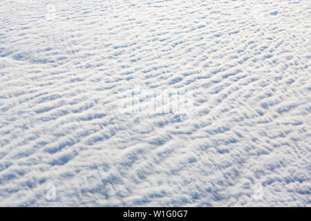 Wolken kurz vor der Landung auf Spitzbergen, Artic, Norwegen Stockfoto