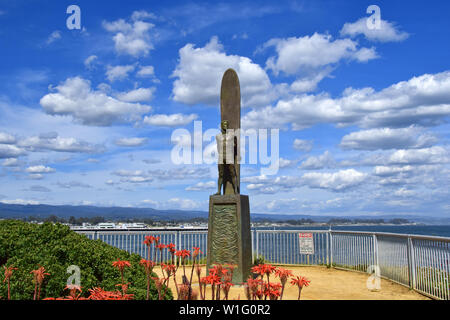 Surfer Statue in Santa Cruz, Kalifornien Stockfoto