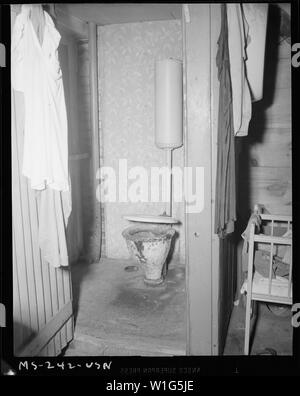 Toilette in Firmeneigentum Haus. H. C. Frick Coke Company, Nationalen #3 Mine, Muse, Washington County, Pennsylvania. Stockfoto