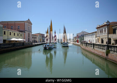 Malerischer Blick auf Porto Canale Leonardesco Hafen, in Cesenatico, Emilia-Romagna, mit seinen angelegten antiken Schiffe Stockfoto