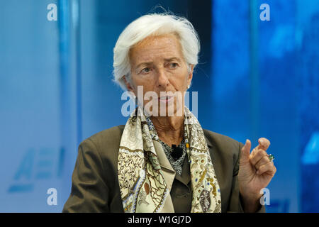 (190702) - Brüssel, 2. Juli 2019 (Xinhua) - Datei Foto am Juni 5, 2019 zeigt, Geschäftsführender Direktor des Internationalen Währungsfonds (IWF) Christine Lagarde sagte in einem Gespräch im American Enterprise Institute (AEI) in Washington D.C., USA. Die Staats- und Regierungschefs der Europäischen Union am Dienstag einigten sich auf die zukünftige Führung der EU-Institutionen, schlägt Ursula von der Leyen, die weibliche Verteidigungsminister der nächsten Europäischen Kommission Präsident sein. Charles Michel, der Premierminister von Belgien, gewählt wird, der nächste Präsident des Europäischen Rates. Christin Stockfoto