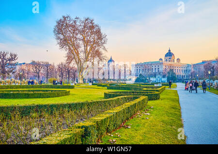 Wien, Österreich - 18. Februar 2019: Der Volksgarten (Park der Menschen) ist eine der zentralen Parks, mit historischen Sehenswürdigkeiten umgeben und verfügt über geom Stockfoto