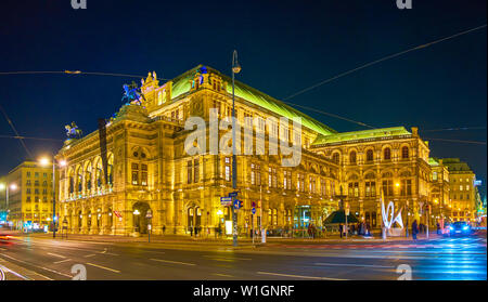 Wien, Österreich - 18. FEBRUAR 2019: Die Oper State House ist eines der berühmtesten Konzerthalle mit schönen Fassade mit Skulpturen, am 1. Februar Stockfoto