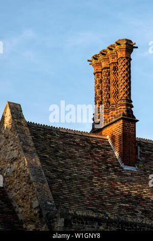 Old Fashion Schornsteine auf haus dach. Stockfoto