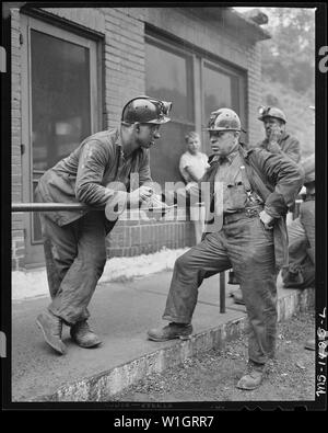 Bergleute im Waschhaus für Arbeit bereit. Us-Kohle und Koks Firma, Gary Minen, Gary, McDowell County, West Virginia. Stockfoto