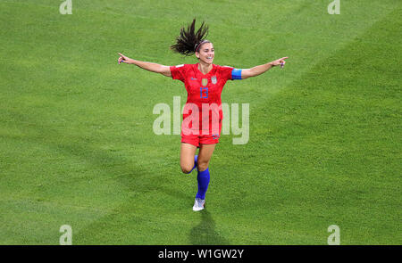 Die USA Alex Morgan feiert zweiten Ziel ihrer Seite des Spiels zählen während der FIFA Frauen-WM Finale im Stade de Lyon. Stockfoto