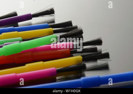 Malbuch ein Regenbogen farbige Sortiment von Pinseln Stockfoto