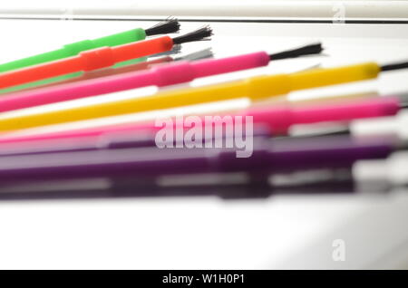 Malbuch ein Regenbogen farbige Sortiment von Pinseln Stockfoto