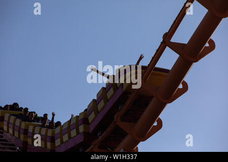 West Achterbahn, Stahl Achterbahnfahrt in Pacific Park Santa Monica Pier, Los Angeles, Kalifornien Stockfoto