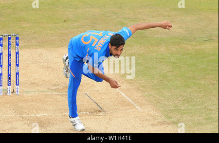 Birmingham, Großbritannien. 02 Juli, 2019. Bhuvneshwar Kumar von Indien bowling während der Bangladesh v Indien, ICC Cricket World Cup Match, bei Edgbaston, Birmingham, England. Credit: ESPA/Alamy leben Nachrichten Stockfoto