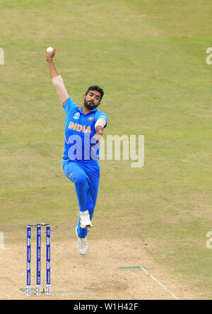 Birmingham, Großbritannien. 02 Juli, 2019. Jasprit Bumrah von Indien bowling während der Bangladesh v Indien, ICC Cricket World Cup Match, bei Edgbaston, Birmingham, England. Credit: ESPA/Alamy leben Nachrichten Stockfoto