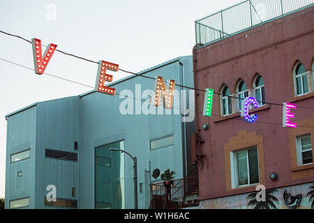 Venice Beach Multi Color Gay Pride Zeichen, Los Angeles, Kalifornien, USA Stockfoto