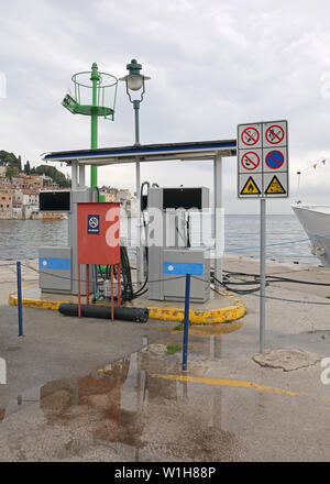 Marine Tankstelle für Yachten und Boote Stockfoto