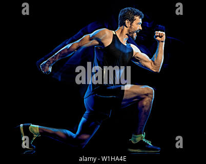 Eine kaukasische player Mann trainieren Fitness Cardio Boxing übung Body Combat studio Schuß auf schwarzen Hintergrund mit Licht malen blur Effekt isoliert Stockfoto