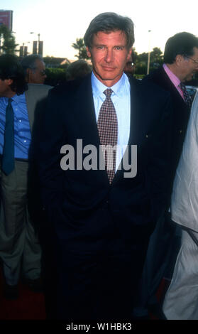 Hollywood, Kalifornien, USA, 3. August 1994 Schauspieler Harrison Ford nimmt an der "klare und gegenwärtige Gefahr "Hollywood Premiere am 3. August 1994 bei Paramount Pictures Studios in Hollywood, Kalifornien, USA. Foto von Barry King/Alamy Stock Foto Stockfoto