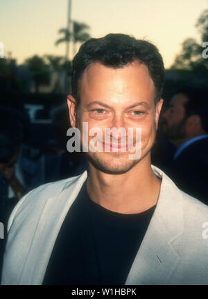 Hollywood, Kalifornien, USA, 3. August 1994 Schauspieler Gary Sinise besucht die "klare und gegenwärtige Gefahr "Hollywood Premiere am 3. August 1994 bei Paramount Pictures Studios in Hollywood, Kalifornien, USA. Foto von Barry King/Alamy Stock Foto Stockfoto