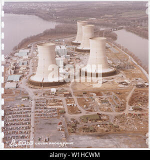 Oblique [View] TMI [Three Mile Island]; Umfang und Inhalt: Three Mile Island Nuclear Kraftwerk nach dem März nuklearen Unfall 1979. Stockfoto