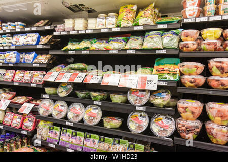 Fort Ft. Lauderdale Florida, Winn Lebensmittelgeschäft, Supermarkt, Verpackung, Produkt Produkt Produkte Display Verkauf, Wettbewerb, vorbereitet Salate, Preis, Regal sie