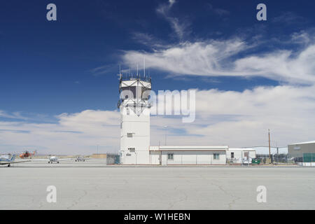 Kontrollturm am William J Fox Airfield.in Lancaster, Kalifornien, gezeigt am 29. Juni 2019. Stockfoto