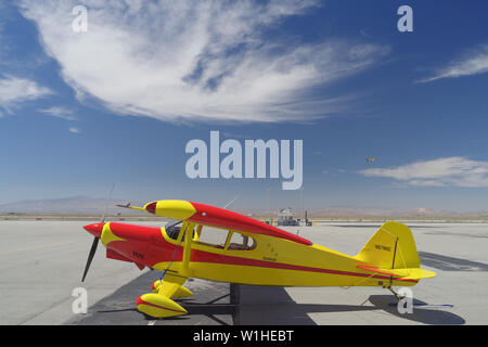 2008 ERB Russell E Bearhawk mit der Registrierung N6786E auf dem Vorfeld auf dem William J Fox Airfield in Südkalifornien. Stockfoto