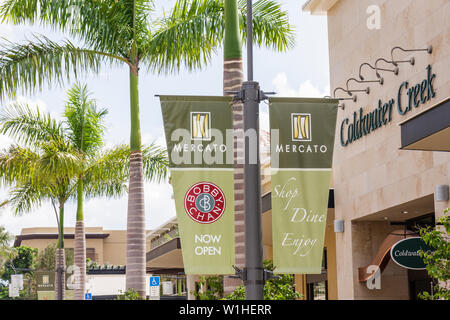 Naples, Florida, Mercato, Immobilien, Entwicklung gemischter Nutzung, Einzelhandel, Shopping Shopper Shopper Läden Geschäfte Markt Märkte Marktplatz Kauf Verkauf, Einzelhandel Stockfoto