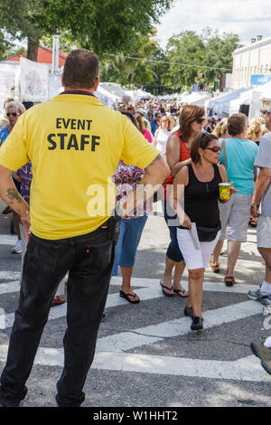 Mt. Mount Dora Florida, jährliche Handwerksmesse, besondere Gemeinschaft, Straßenfest, Verkäufer, Stände Stand Stand Markt Kauf Verkauf, Zelt, Menschenmenge, Einkaufen Stockfoto