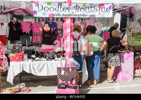Mt. Mount Dora Florida, jährliche Handwerksmesse, besonderes Ereignis, Gemeinde, Straßenfest, Verkäufer Verkäufer, Stände Stand Händler Händler Markt Marke Stockfoto