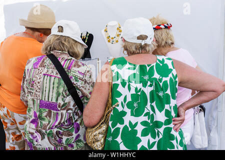 Mt. Mount Dora Florida, jährliche Handwerksmesse, besonderes Ereignis, Gemeinde, Straßenfest Stände Stand Verkäufer Verkäufer, Händler, Markt, Markt, Käufer b Stockfoto