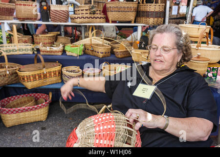 Mt. Mount Dora Florida, jährliche Handwerksmesse, besonderes Ereignis, Gemeinde, Straßenfest, Verkäufer Verkäufer, Stände Stand Händler Händler Markt Marke Stockfoto