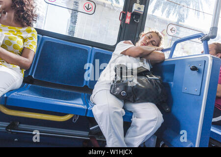 Miami Beach Florida, Metrobus, South Beach Lokal, Nahverkehr, öffentlicher Nahverkehr, Passagierfahrer, Fahrer, Sitzplatz, lateinamerikanisch Stockfoto