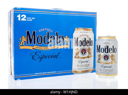 Winneconne, WI - 10 Juni 2019: ein Paket von 12 pack Modelo Especial Bier auf einem isolierten Hintergrund Stockfoto