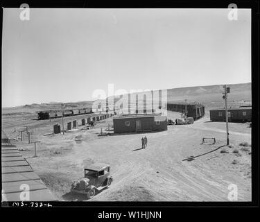 Teil der box car Wohnungen im Unternehmen Wohnprojekt für Bergarbeiter. Beachten Sie, dass einige Autos auf konkrete Grundlagen gelegt wurden; das andere noch auf Rädern. Union Pacific Coal Company, Vertrauen, Vertrauen, Sweetwater County, Wyoming. Stockfoto