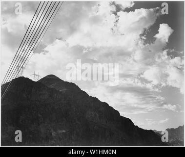 Foto Richtung Mountain mit Boulder Dam, 1941; Umfang und Inhalt: Original Bildunterschrift: Boulder Dam, 1941. Stockfoto