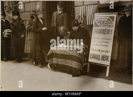 Foto von Frauen Suffragetten; Umfang und Inhalt: Original Bildunterschrift: Frauen Suffragetten ihre Bereitschaft, ihr Land zu Hilfe, wenn Feindseligkeiten zwischen Deutschland und den Vereinigten Staaten brach Anmeldung. Stockfoto
