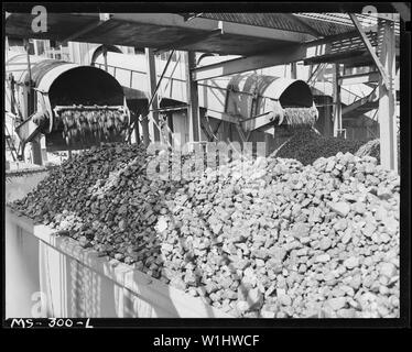 Eisenbahn, Auto, bei tipple geladen. Diese Mine wurde 1943 eröffnet. Pyramide Coal Company, Sieg Mine, Terre Haute, Vigo County, Indiana. Stockfoto