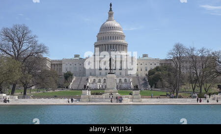 Us Capitol Gebäude und einen reflektierenden Pool in washington dc Stockfoto