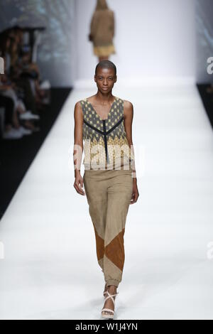 Berlin, Deutschland. 02 Juli, 2019. Modelle auf dem Laufsteg mit der Kollektion Frühjahr/Sommer 2020 des Maisonnée auf der Mercedes-Benz Fashion Week. Quelle: Simone Kuhlmey/Pacific Press/Alamy leben Nachrichten Stockfoto