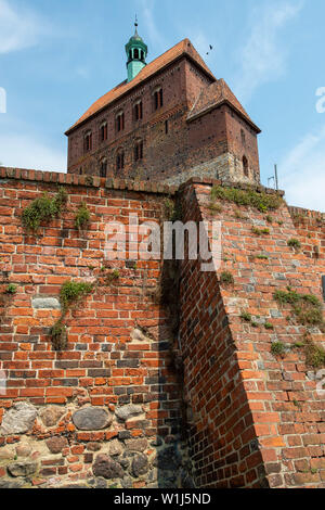 Hansestadt Havelberg, Deutschland. 06 Juni, 2019. Das Westgebäude des Doms St. Marien zu Havelberg. Der Dom, ursprünglich im romanischen Stil erbaut, stammt aus 1150. Auch das Kloster, das Kloster gehört, sagte in der zweiten Hälfte des 12. Jahrhunderts errichtet worden zu sein. Credit: Klaus-Dietmar Gabbert/dpa-Zentralbild/ZB/dpa/Alamy leben Nachrichten Stockfoto