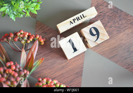 April Monat. Diamond Holz Tisch für den Hintergrund. Stockfoto