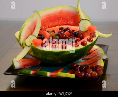 Schöne Wassermelone Obst Salat mit leuchtenden Farben Stockfoto