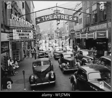 Samstag Nachmittag auf der Straße beobachten. Welch, McDowell County, West Virginia. Stockfoto