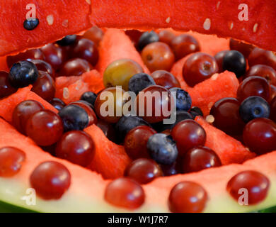 Schöne Wassermelone Obst Salat mit leuchtenden Farben Stockfoto