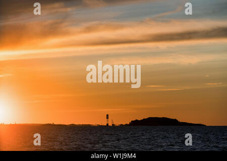 Sonnenaufgang am Bylandet Insel, Kirkkonummi, Finnland Stockfoto