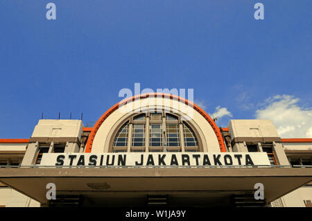 Jakarta, dki Jakarta/Indonesien - Mai 18, 2010: Fassade des historischen Kota Bahnhof Stockfoto