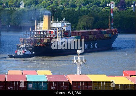 Hamburg, Deutschland - 2019.05.13: containerschiff MSC Malin (imo Nr. 8201636) Abflug von Eurogate Container Terminal waltershof mit Schilf Stockfoto