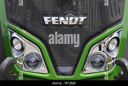 Marktoberdorf, Deutschland. 02 Juli, 2019. Einen Fendt 516 Vario ist auf der Jahrestagung der Traktorenhersteller AGCO/Fendt. Foto: Karl-Josef Hildenbrand/dpa/Alamy leben Nachrichten Stockfoto