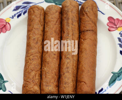 Nahaufnahme der frikandel, einem traditionellen holländischen Snack, eine Art von Hackfleisch/Faschiertem hot dog Stockfoto