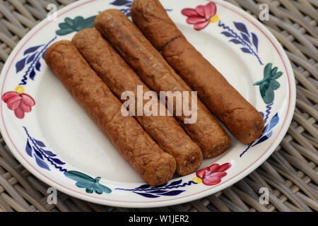 Nahaufnahme der frikandel, einem traditionellen holländischen Snack, eine Art von Hackfleisch/Faschiertem hot dog Stockfoto